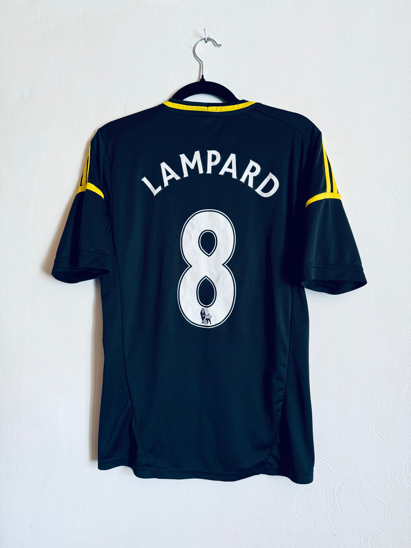 https://heritagefootball.fr/products/maillot-chelsea-fc-2012-2013-exterieur-lampard-8-s-x23816